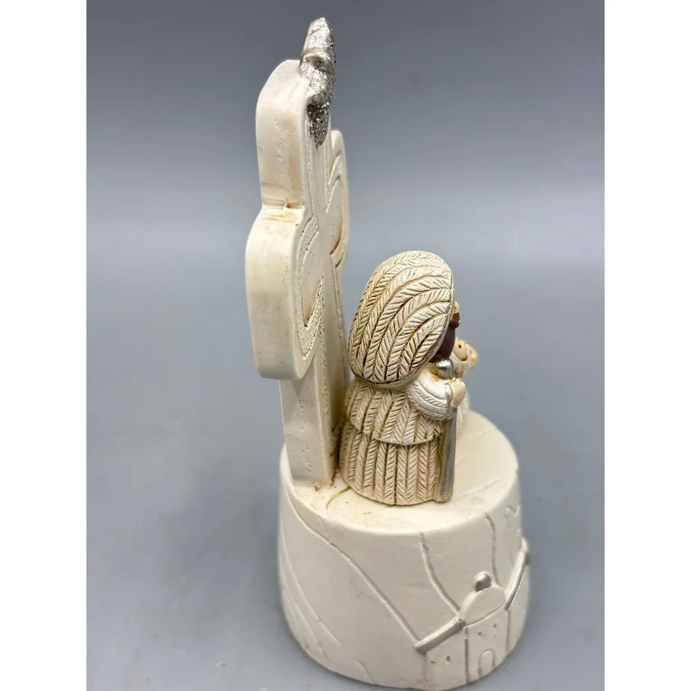 Holy Family‎ Nativity Figurine with Cross and Star Christmas Decor Cream Silver